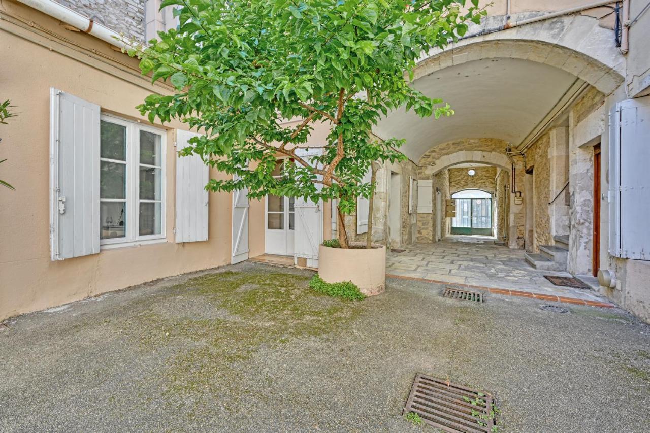 Appartement Au Calme En Plein Centre-Ville นีมส์ ภายนอก รูปภาพ