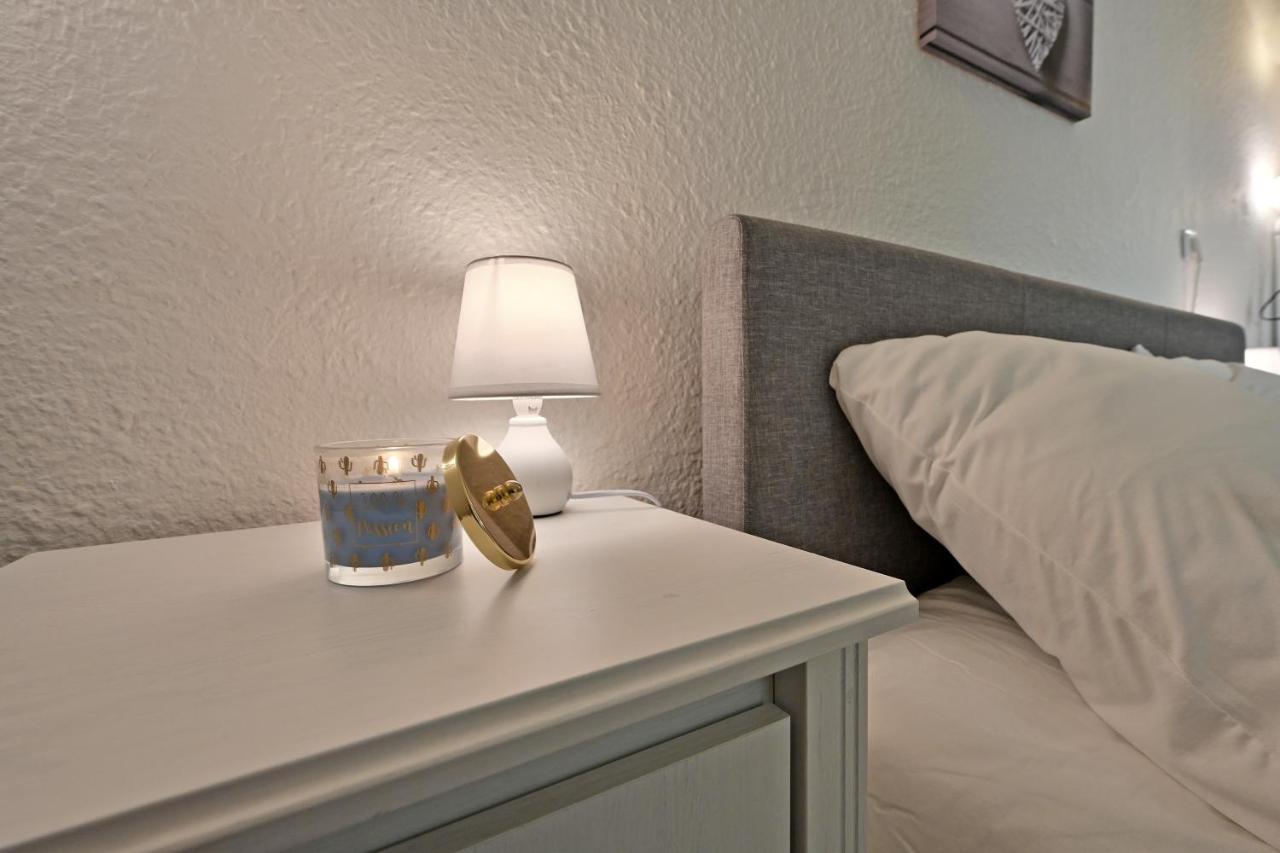 Appartement Au Calme En Plein Centre-Ville นีมส์ ภายนอก รูปภาพ
